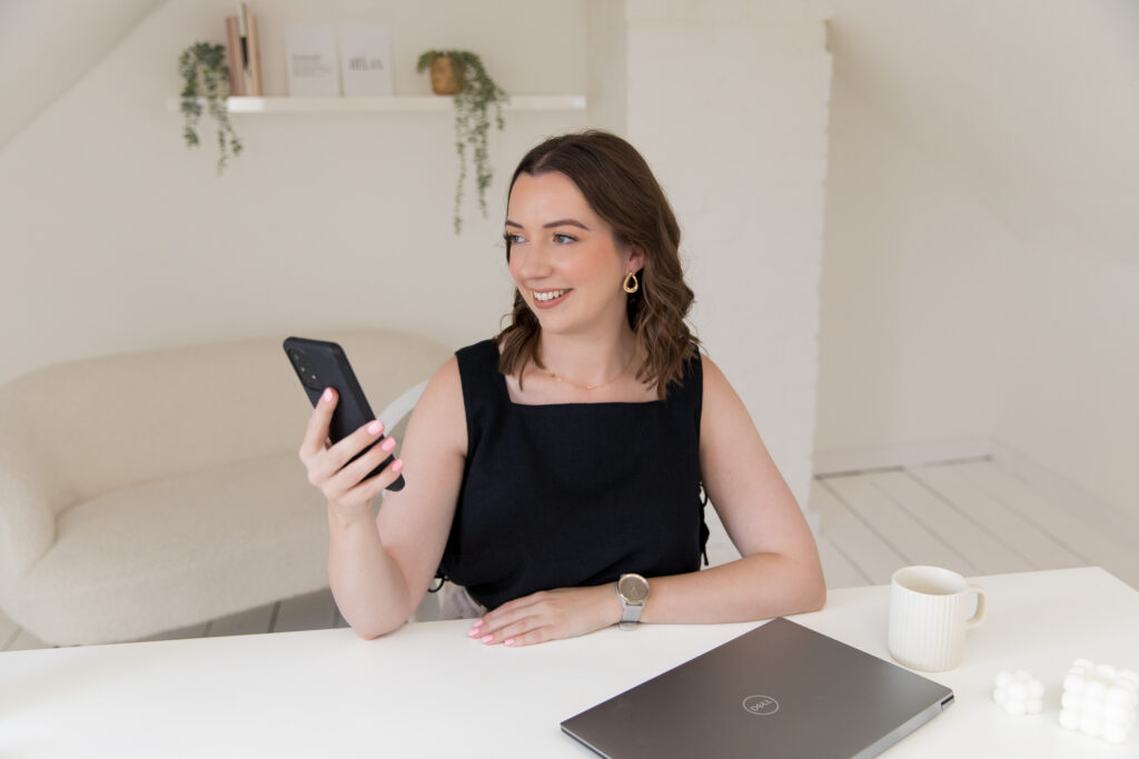 Virtual Assistant for wedding photographers who are looking for help setting up Studio Ninja.